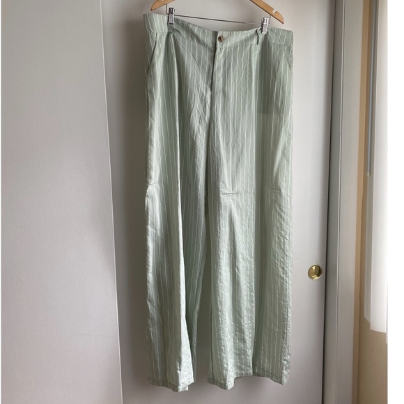 NWT Nasty Gal Plus Size 2 Piece Set - Size 20 - Picture 5 of 6